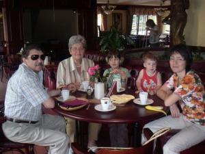 Vulf & Inesa Dumesh, Anna Dumesh Kastrov with her children Dana and Roman in Palanga (2008)