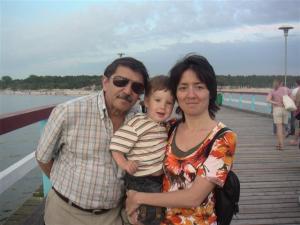 Vulf Dumesh with daughter Anna Dumesh Kastrov and grandson Roman Dumesh Kastrov in Palanga (2008)