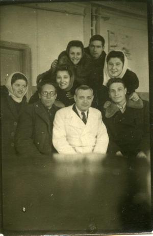 professor of medicine Moisey Dumes and students of Medical institute (1948)