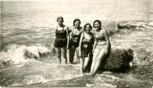 Hanna Dumesh, second from the right. (1936)