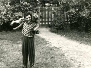 Leiser Dumesh, Eugenia Dumesh (Valder) daughter of Israel Dumesh (son of Moisey )  (1958)