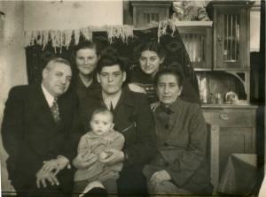 From right to left: Moisey Dumes, Elena Dumes wife of Israel, Israel Dumes son of Moisey, Lilia Dumes daughter of Moisey, Hanna Dumes wife of Moisey, little girl is Eugenia Dumes daughter of Israel. (1952)