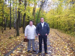 Nizhny Novgorod, autumn. Vladimir Bort and  Igor Grishin (son of Olga Dumesh) (2009)