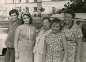 From left to right: Israel Dumes (son of Moisey); his older daughter Eugenia Dumes; his mother Hanna Dumes; his younger daughter Olga Dumes; his wife Elena Dumes. (1967)