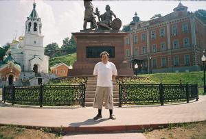 Vladimir Bort in Niznhny Novgorod, Russia. At this square where 2 roads intersect,  Moisey and Gescha  Dumesh  lived. (2008)