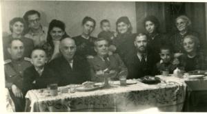 At the left, in the top line is Lilia Dumesh and Aaron Khitrin. The bottom line, left to right:  Sema Khitrin son of Gescha Dumesh, the boy is Boris Khitrin - son of  Sema and grandson of Gescha Dumesh, Khatskel Khitrin, Moisey Dumesh, Hanna Dumesh stands behind Moisey. On the top right is  Sora Dumesh, below her is Gescha Dumesh.            (1945)