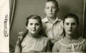 From left to right: Olga Dumes ,Eugene Bort, Eugenia Dumes   (1965)