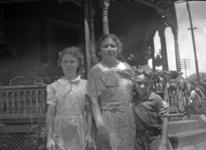 Mildred, Aunt Richmond, Stan
 (1937)